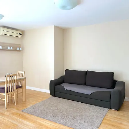 Apartment Prime - Modern 2 Bedroom Family With Parking Included *