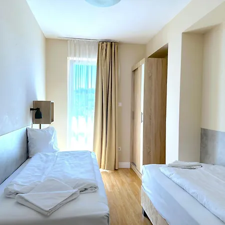 Prime - Modern 2 Bedroom Family With Parking Included