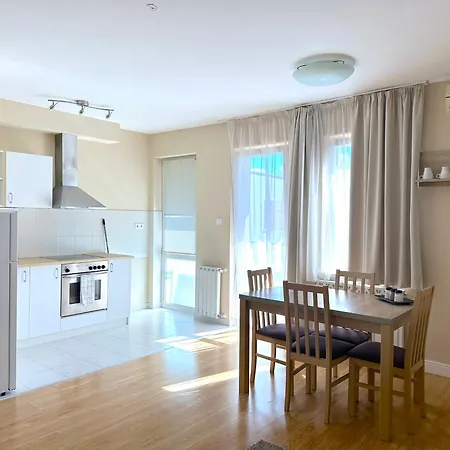 Prime - Modern 2 Bedroom Family With Parking Included Apartment *