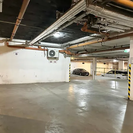 Apartment Prime - Modern 2 Bedroom Family With Parking Included